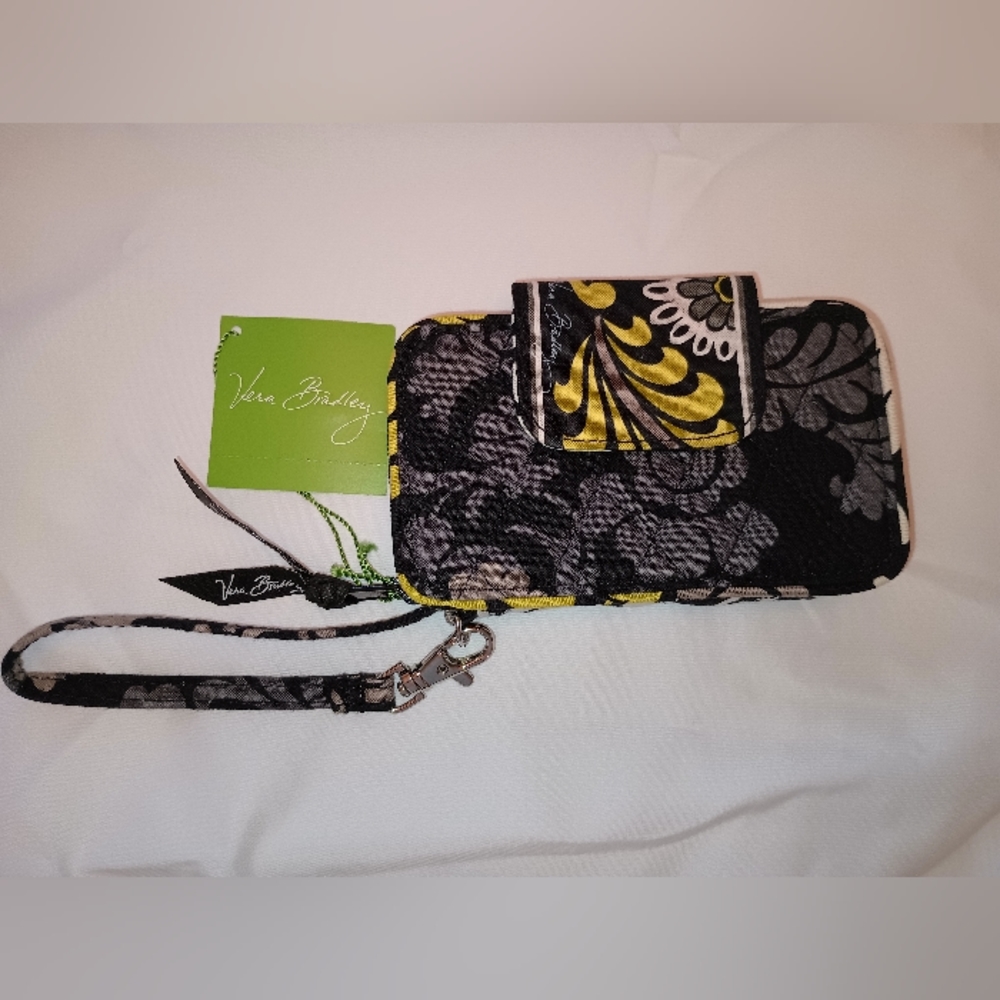NEW Vera Bradley Wristlet Baroque